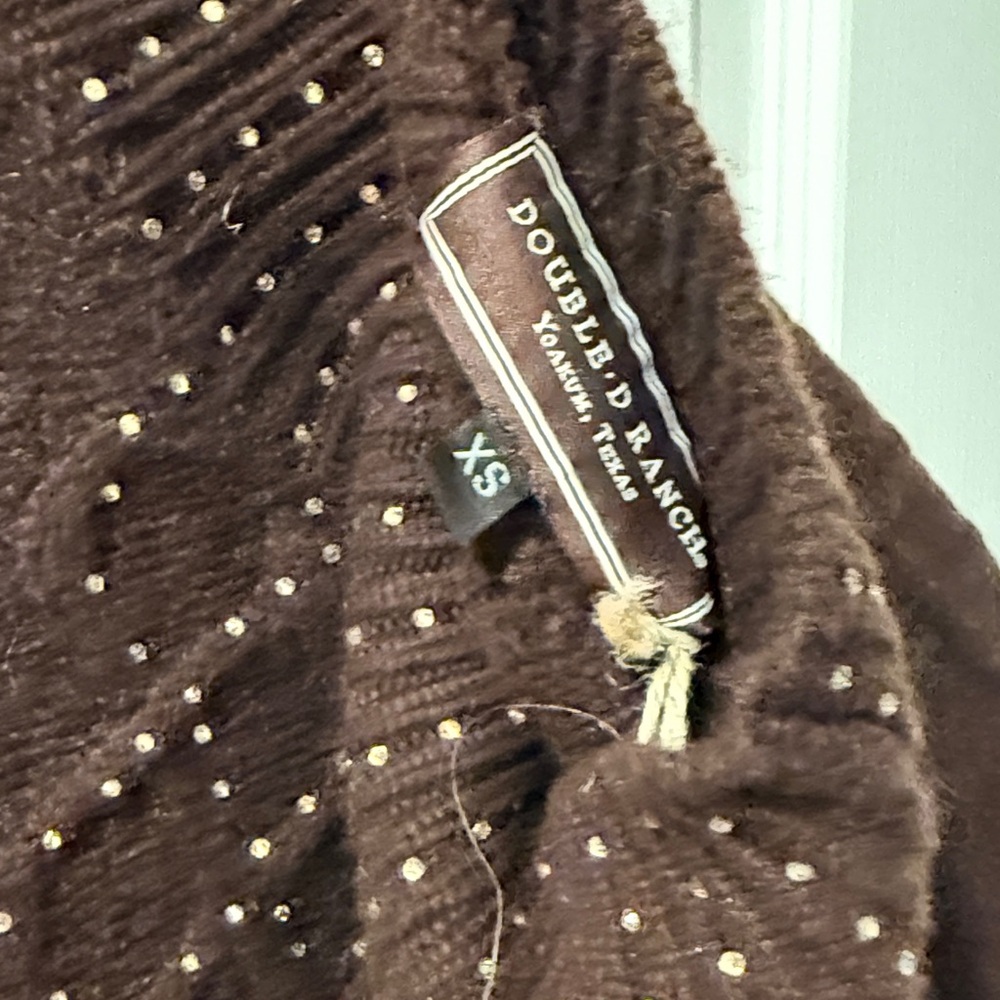 Double D Ranch
Wool and cashmere maroon sweater with tiny sequins 
Double D - Picture 2 of 4